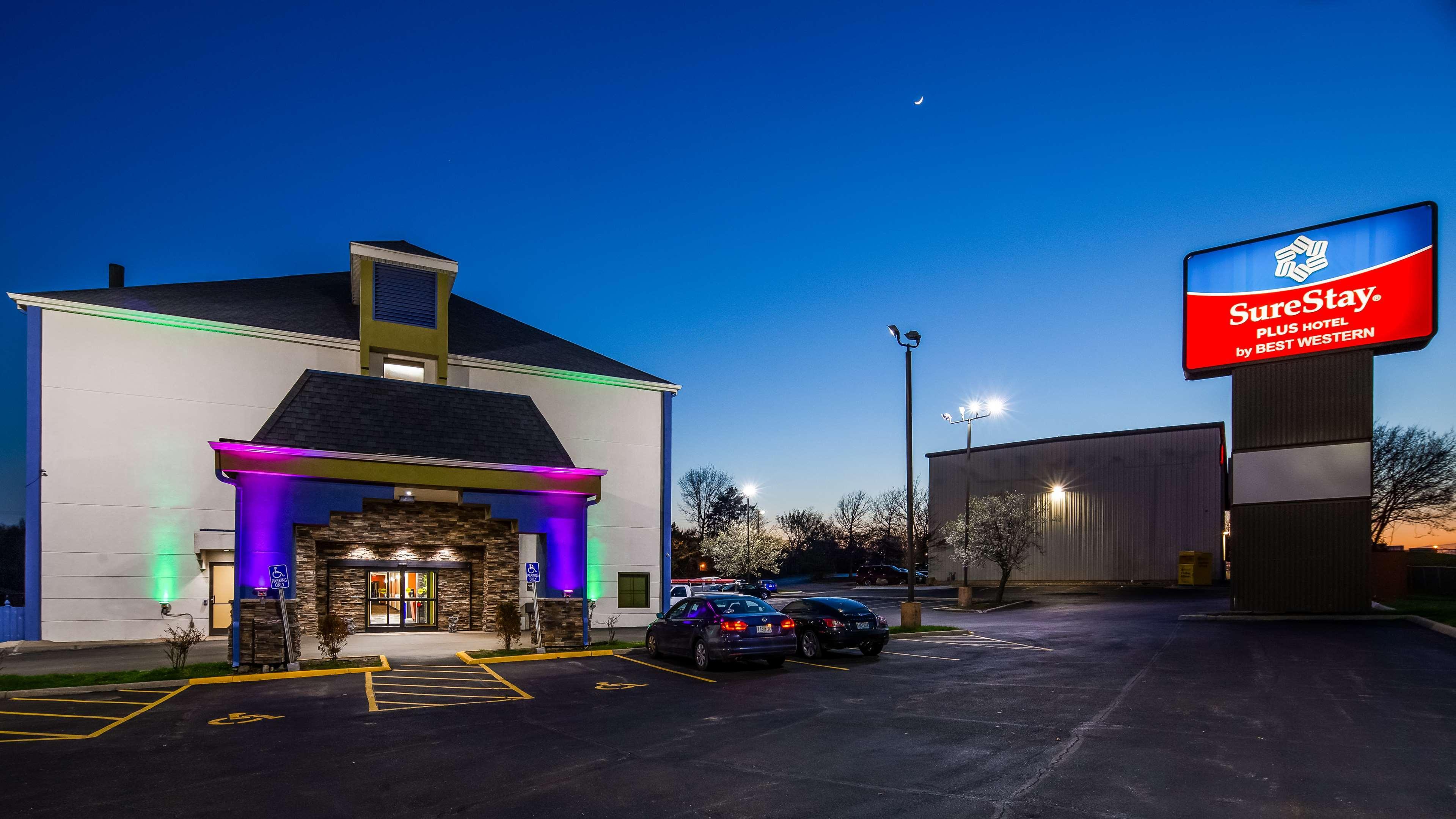 Surestay Plus Hotel By Best Western Blue Springs Exterior photo