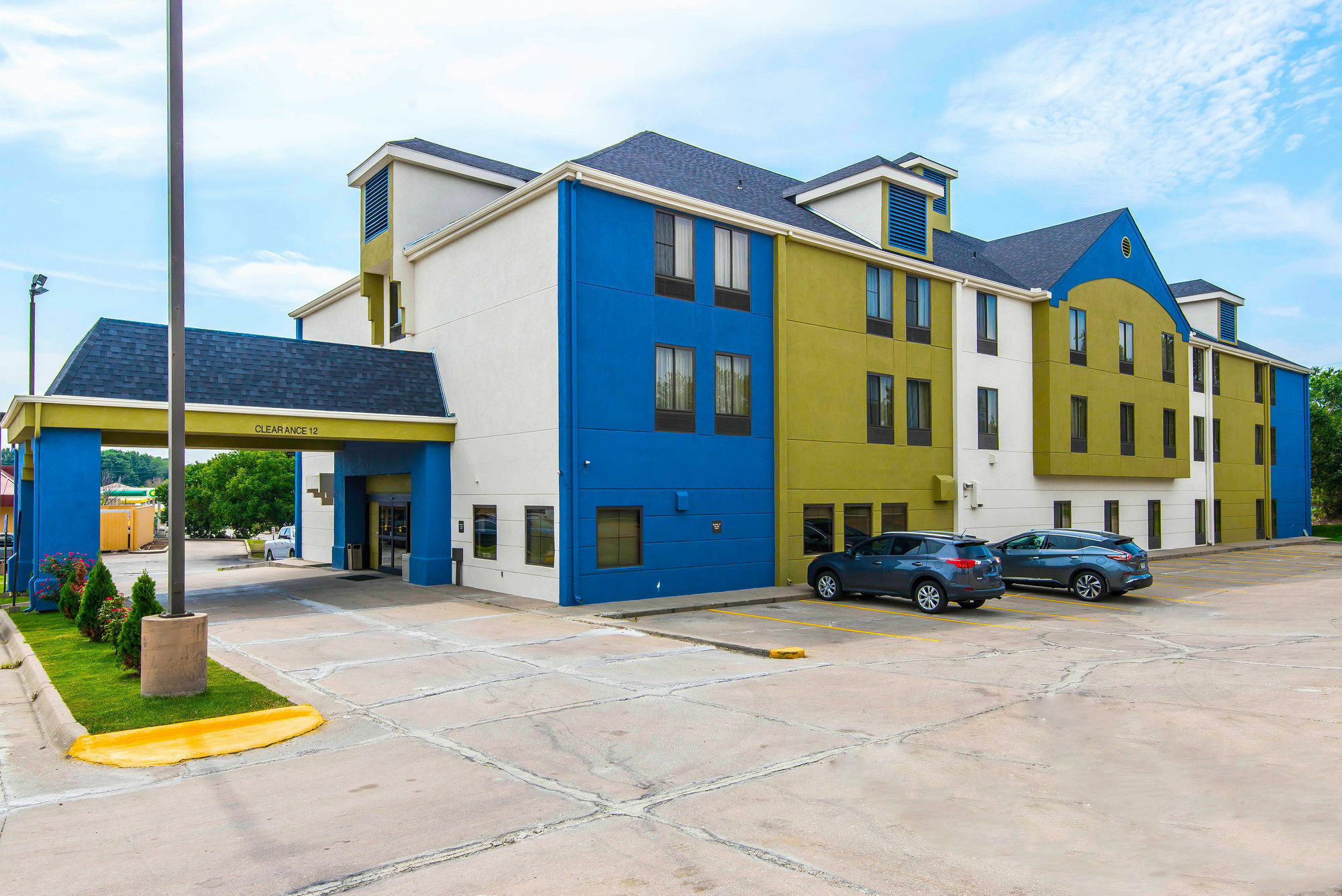 Surestay Plus Hotel By Best Western Blue Springs Exterior photo